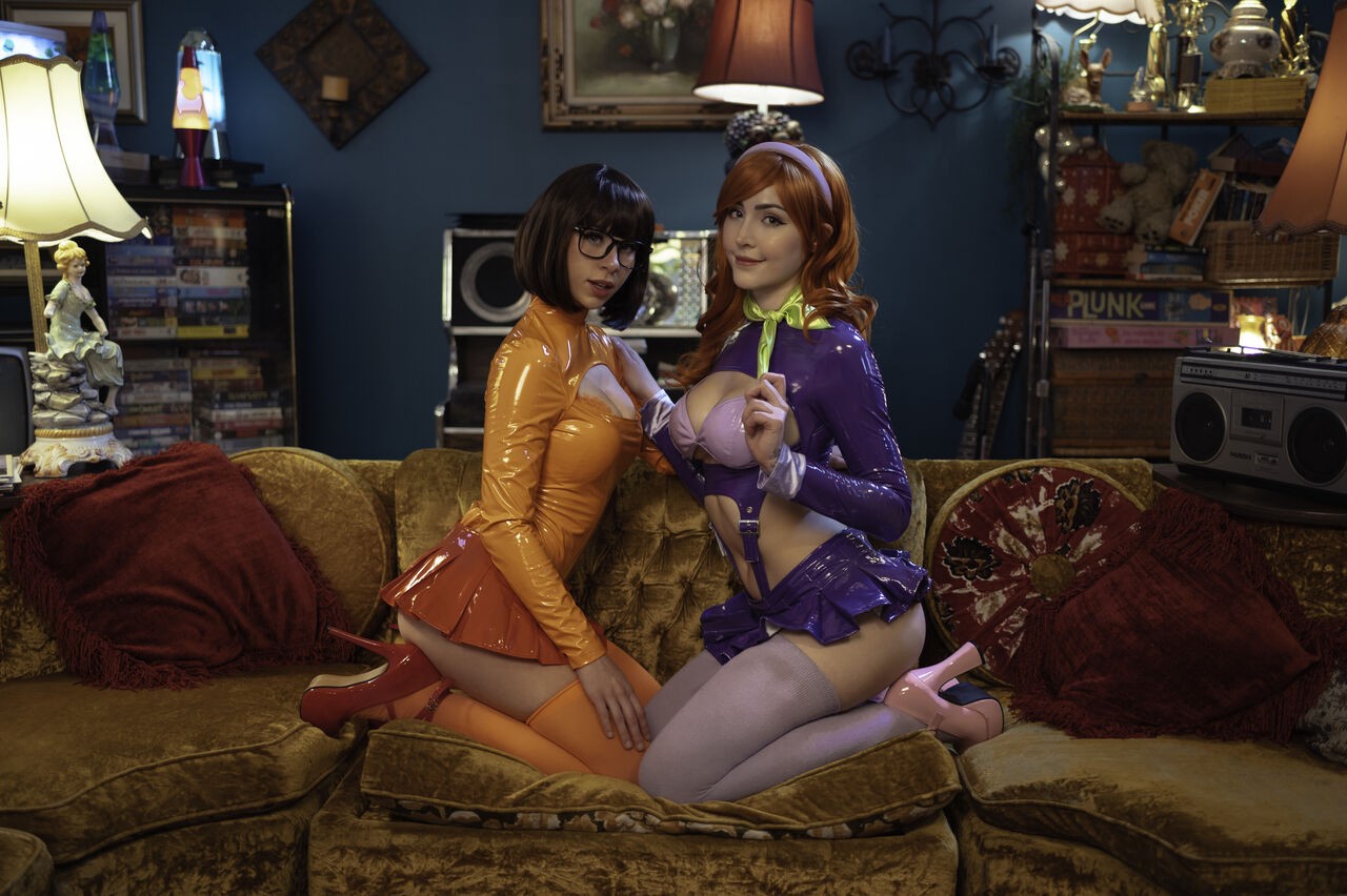 Luxlo & Dessyyc: Daphne & Velma Porn Comic english 03