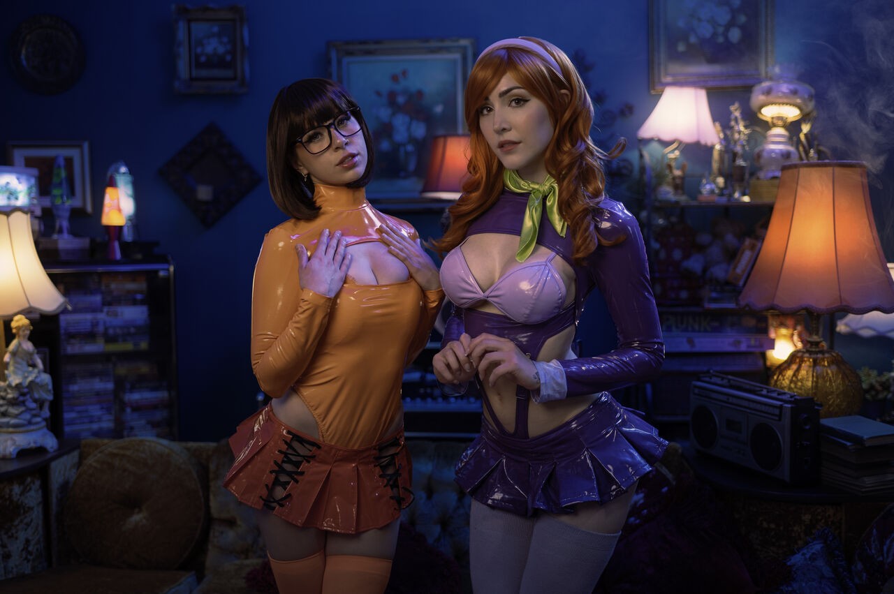 Luxlo & Dessyyc: Daphne & Velma Porn Comic english 10