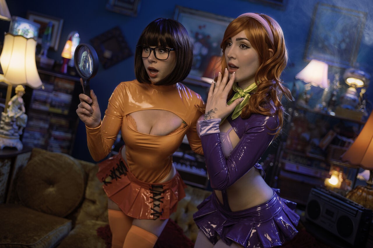 Luxlo & Dessyyc: Daphne & Velma Porn Comic english 12