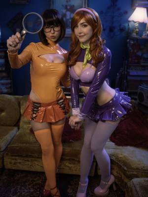 Luxlo & Dessyyc: Daphne & Velma Porn Comic english 13