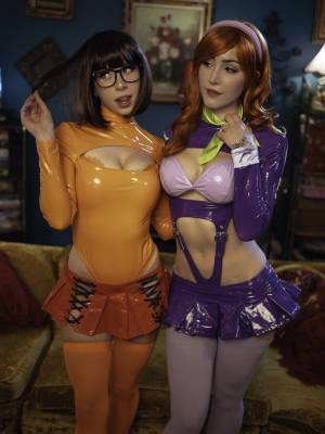 Luxlo & Dessyyc: Daphne & Velma Porn Comic english 25