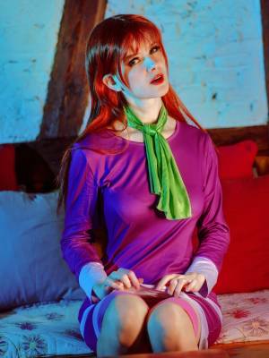 ShaeUnderscore: Daphne Blake Porn Comic english 01